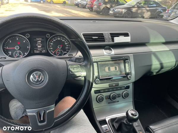 Volkswagen Passat 2.0 TDI Comfortline - 13