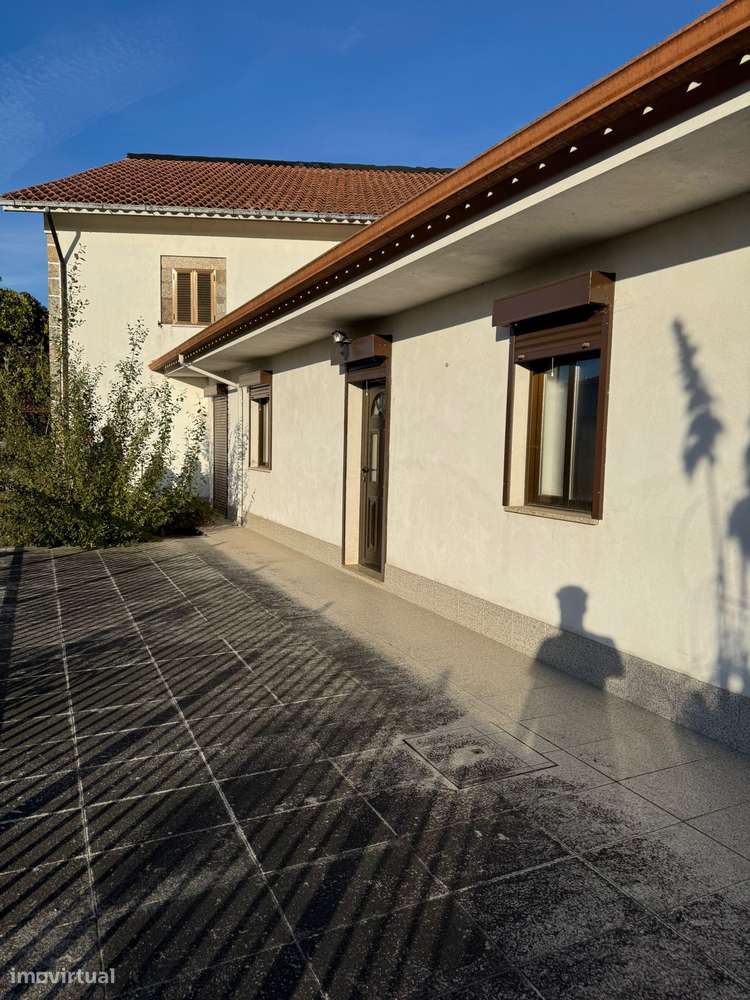 Moradia T5 em Beiral do Lima com terreno-2