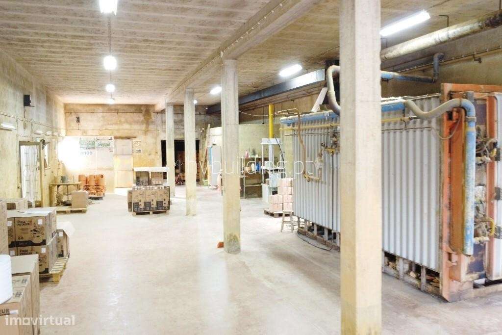 Venda de Armazém excelente localização em Oliveira - Barcelos !-3