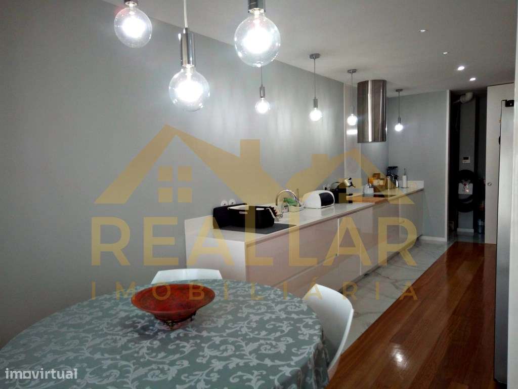 Magnifica Moradia V4 na Póvoa de Varzim - Grande imagem: 3/32