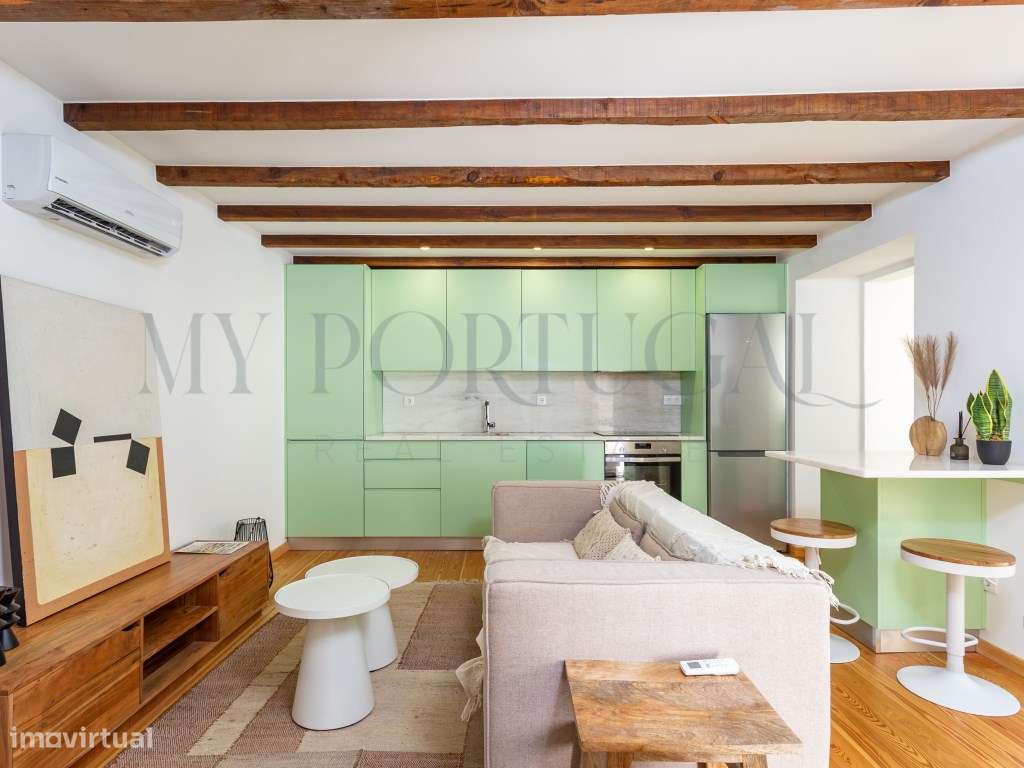 Alfama Autêntica: T1 Remodelado com Pátio Privado - Grande imagem: 2/25