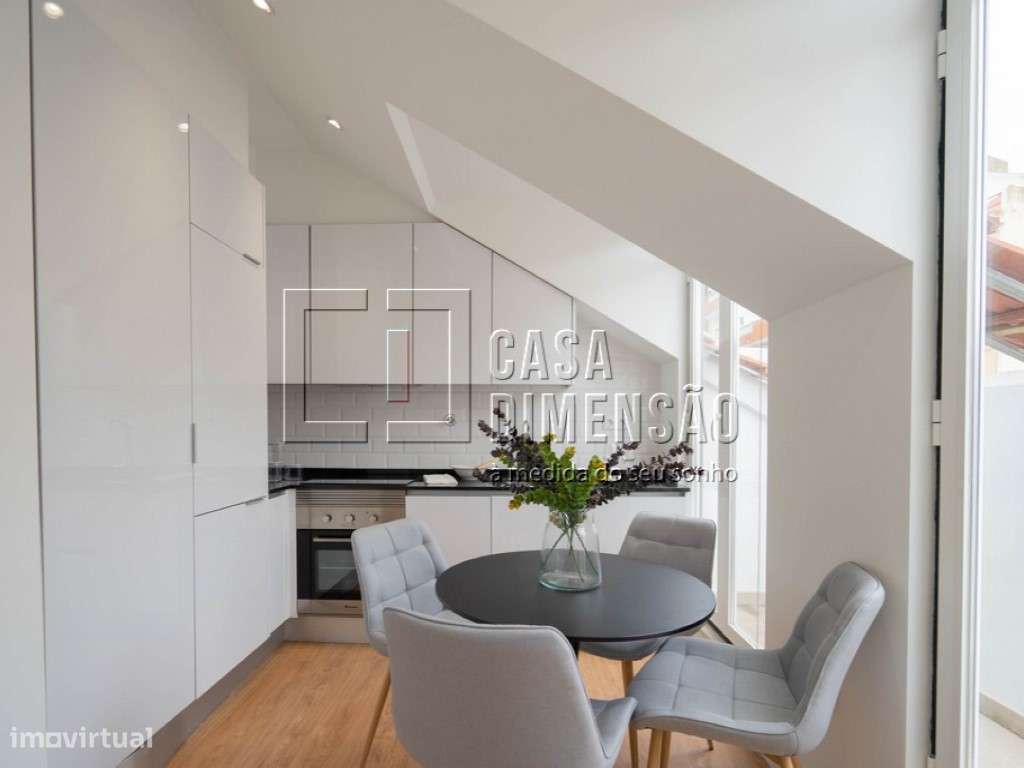 Apartamento de tipologia T2 com 51 m2, totalmente renovado, mobilad... - Grande imagem: 4/25