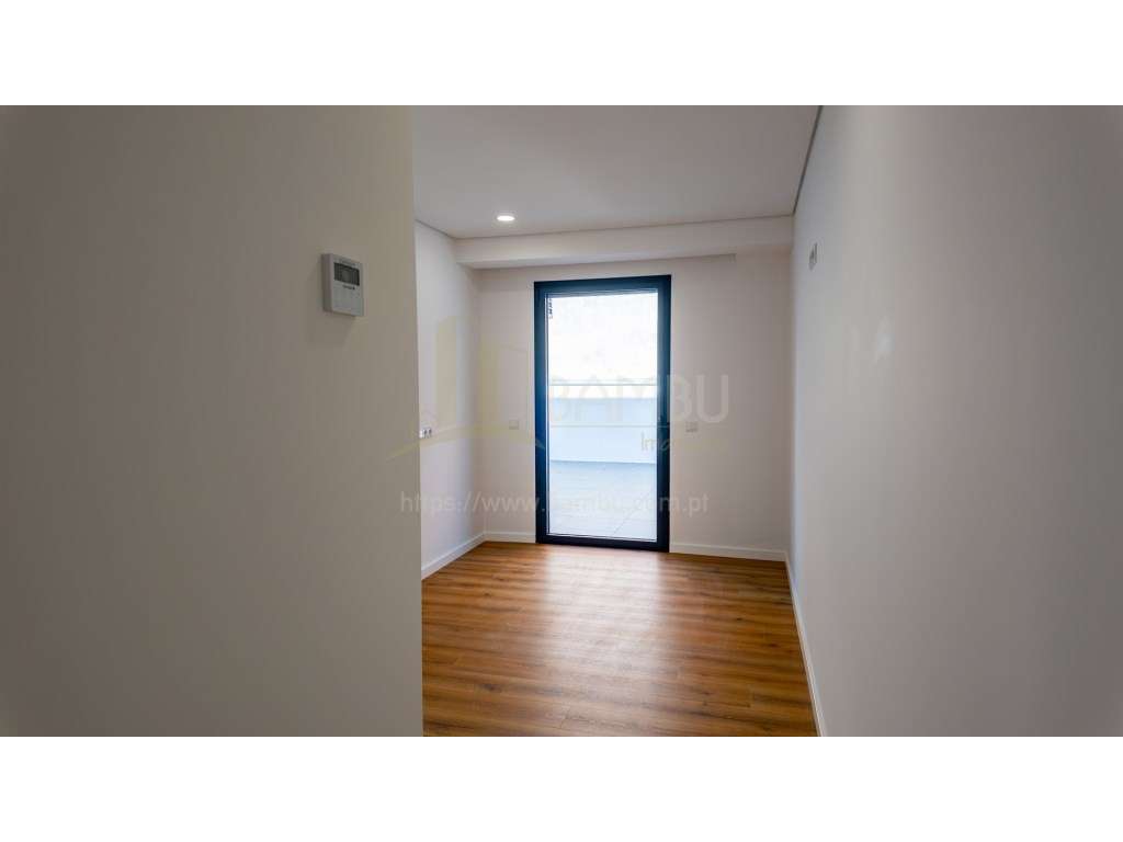 Apartamento T2 (NOVO) com lugar de garagem-13