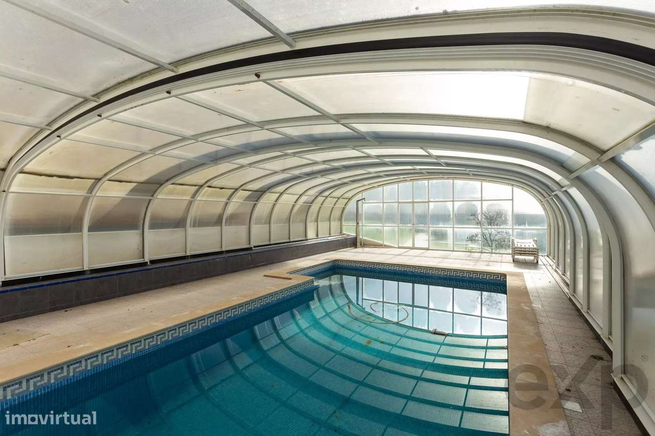 Moradia de Prestígio com Piscina-36