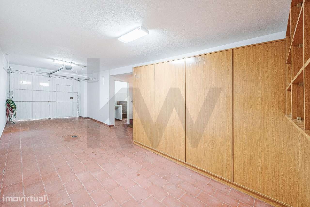 Moradia T3 em banda no Alto do Lagoal — luz natural, espaço e funciona-30