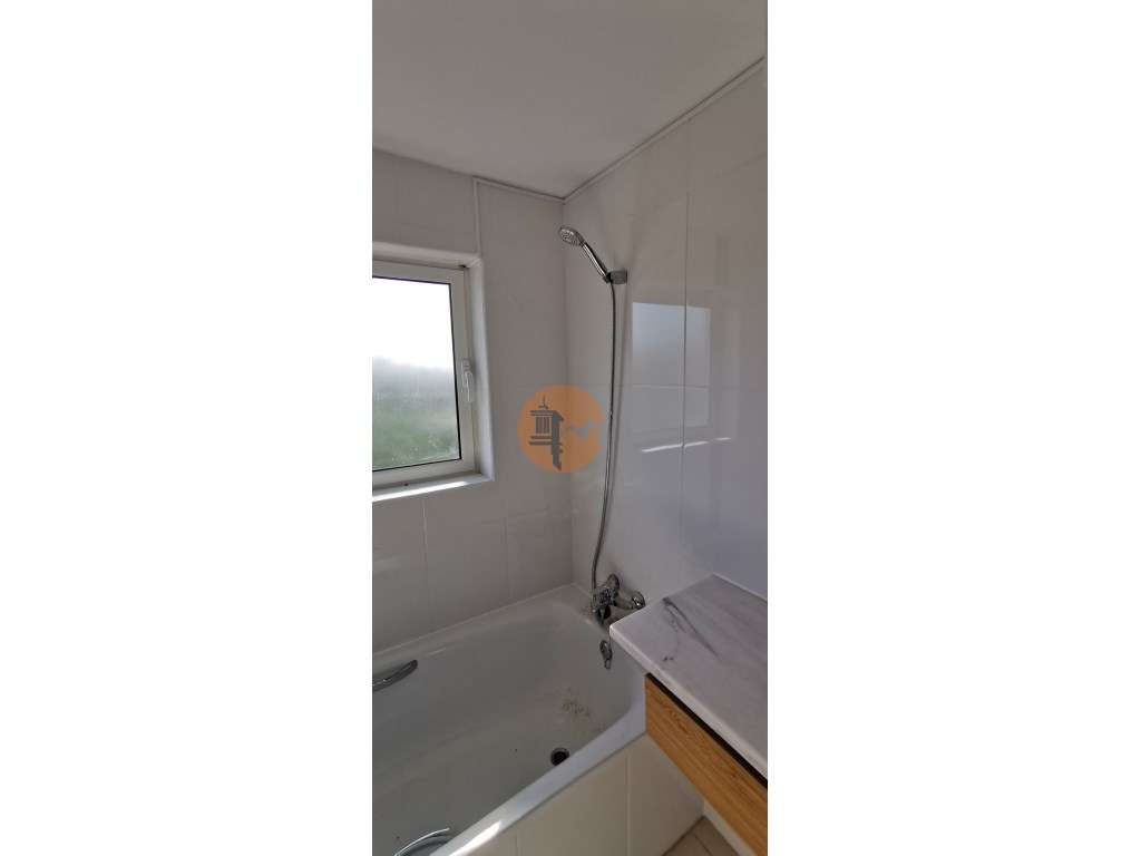 Moradia totalmente renovada numa zona calma onde predomina a habita...-46