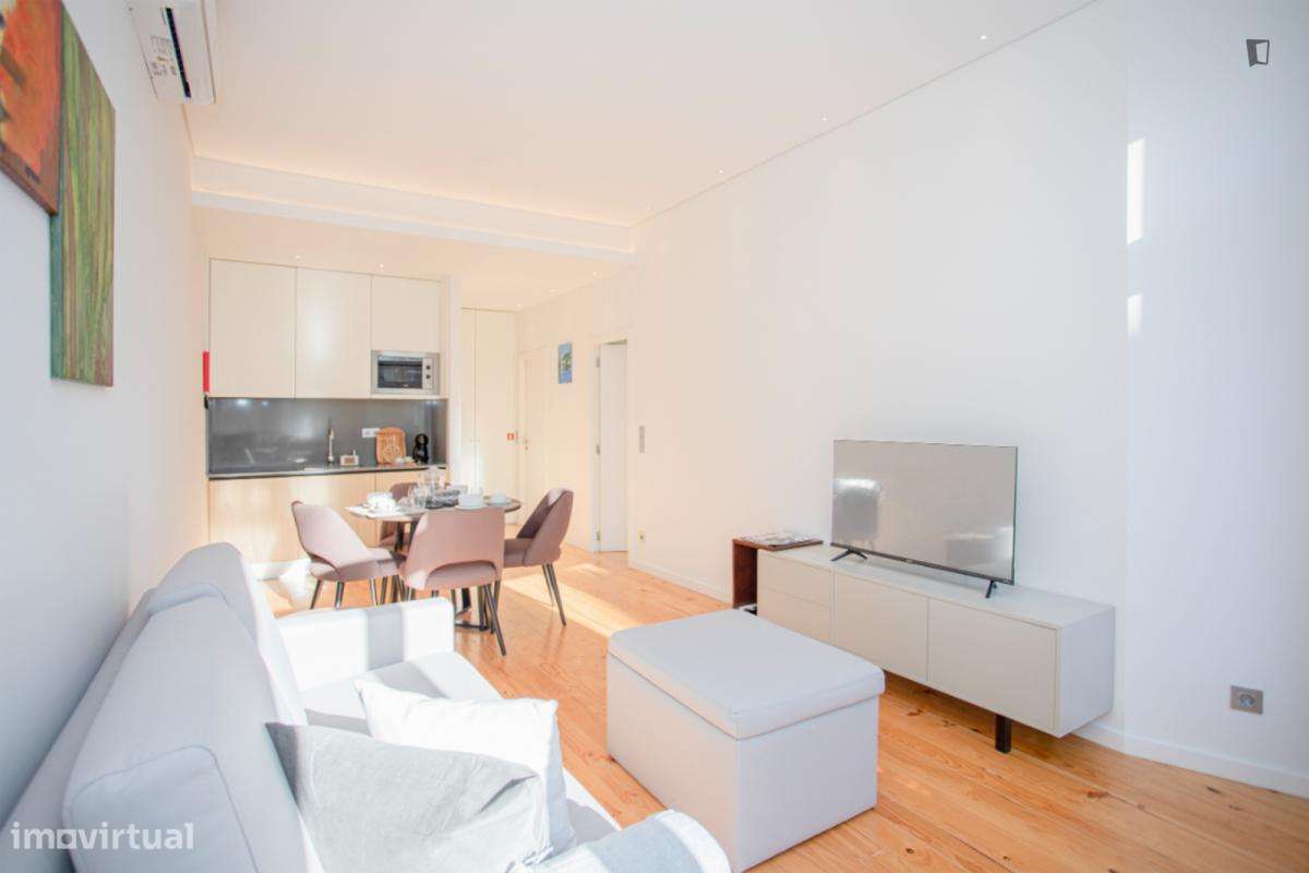 Apartamento com 1 quartos - localizado em Sé Porto - Grande imagem: 2/10