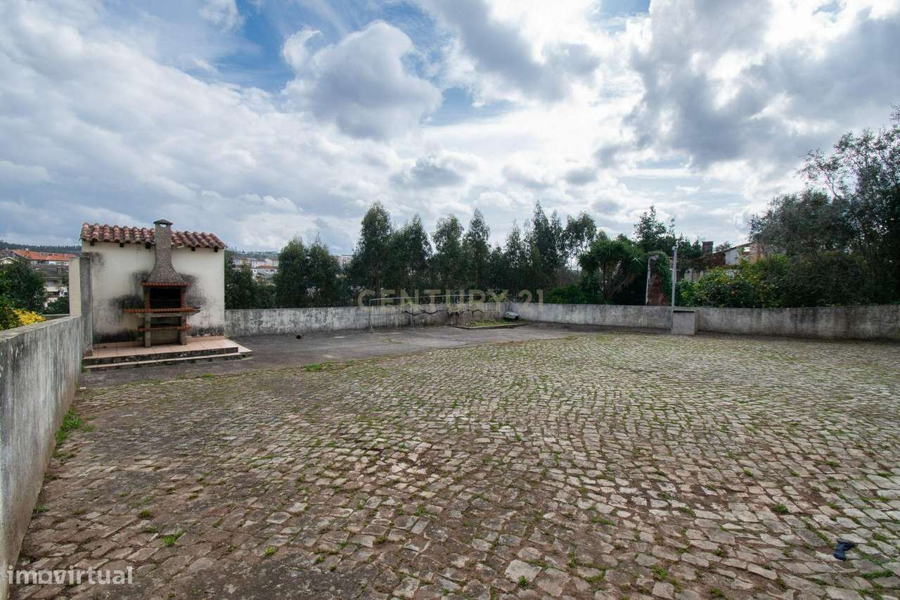 Moradia Exclusiva no Coração dos Olivais – Conforto, Espaço e Tranquil-4