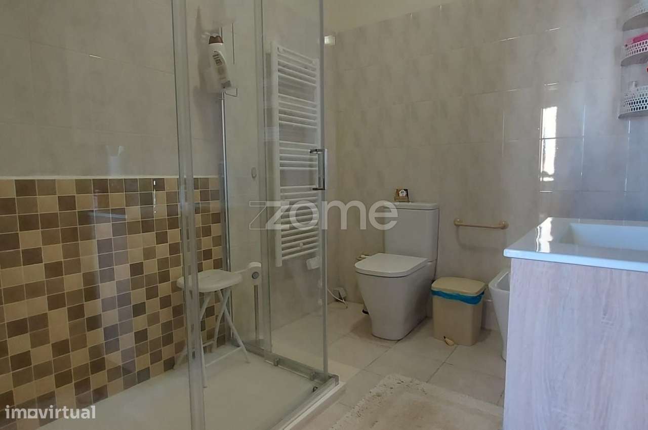 Moradia T3 em Cimo de Vila da Castanheira-10