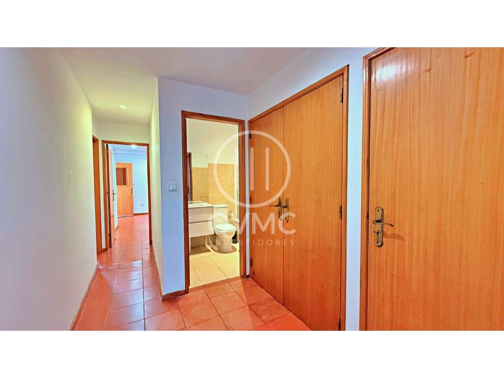 Moradia T2+1 em Mem Martins com logradouro-23