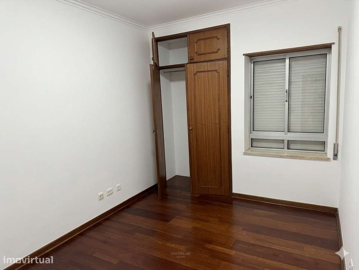 T3 Renovado com 126 m² e Garagem – Pronto a Estrear em Zona Tranquila - Grande imagem: 4/14