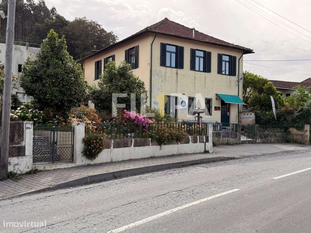 Moradia com 4 frentes no centro de Recarei - espaço, luz e excelent...-26