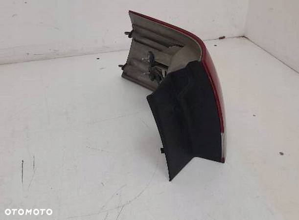 LAMPA PRAWA TYLNA OPEL VECTRA 2,0 DTI - 3