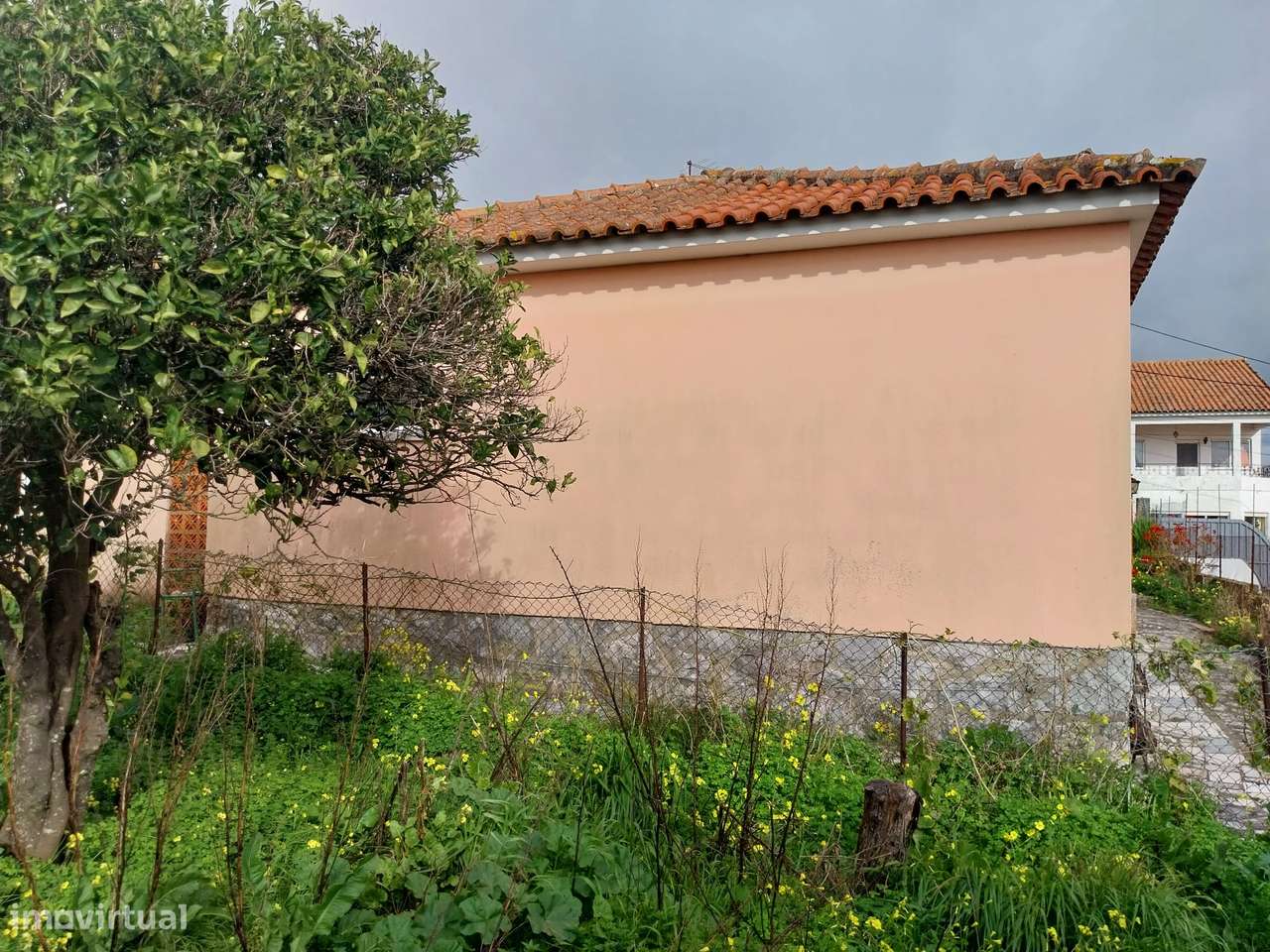 Moradia térrea para venda na Amoreira com muito potencial.-18