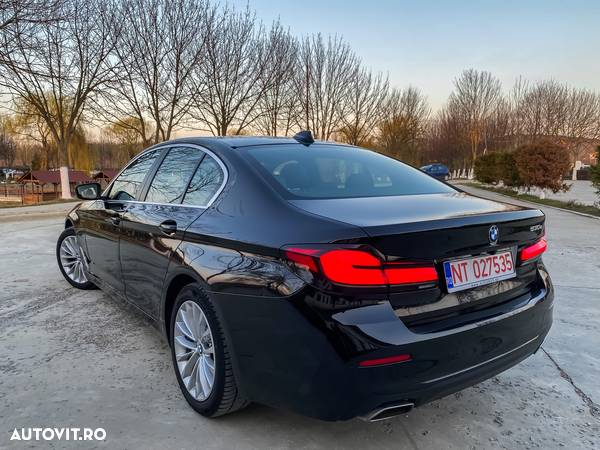 BMW Seria 5 530e Aut. Sport Line - 13