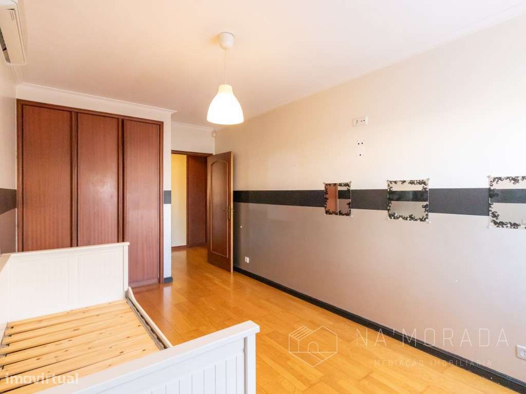Apartamento T3 em Sanguedo em Edifício Modernizado e Ótimos Acessos-11