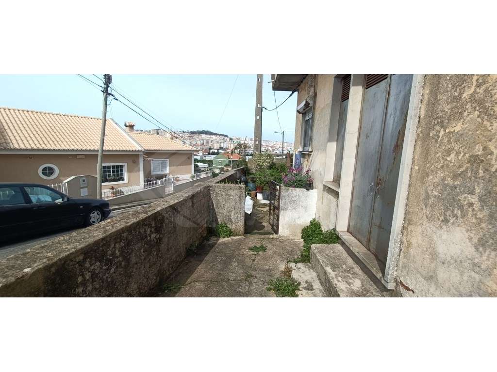 Prédio com potencial de investimento com r/c e 2 pisos para remodel... - Grande imagem: 4/19