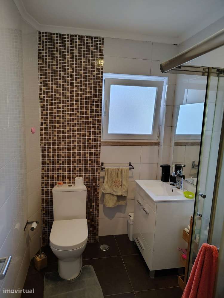 Apartamento T2 remodelado com terraço Casal Do Marco-13