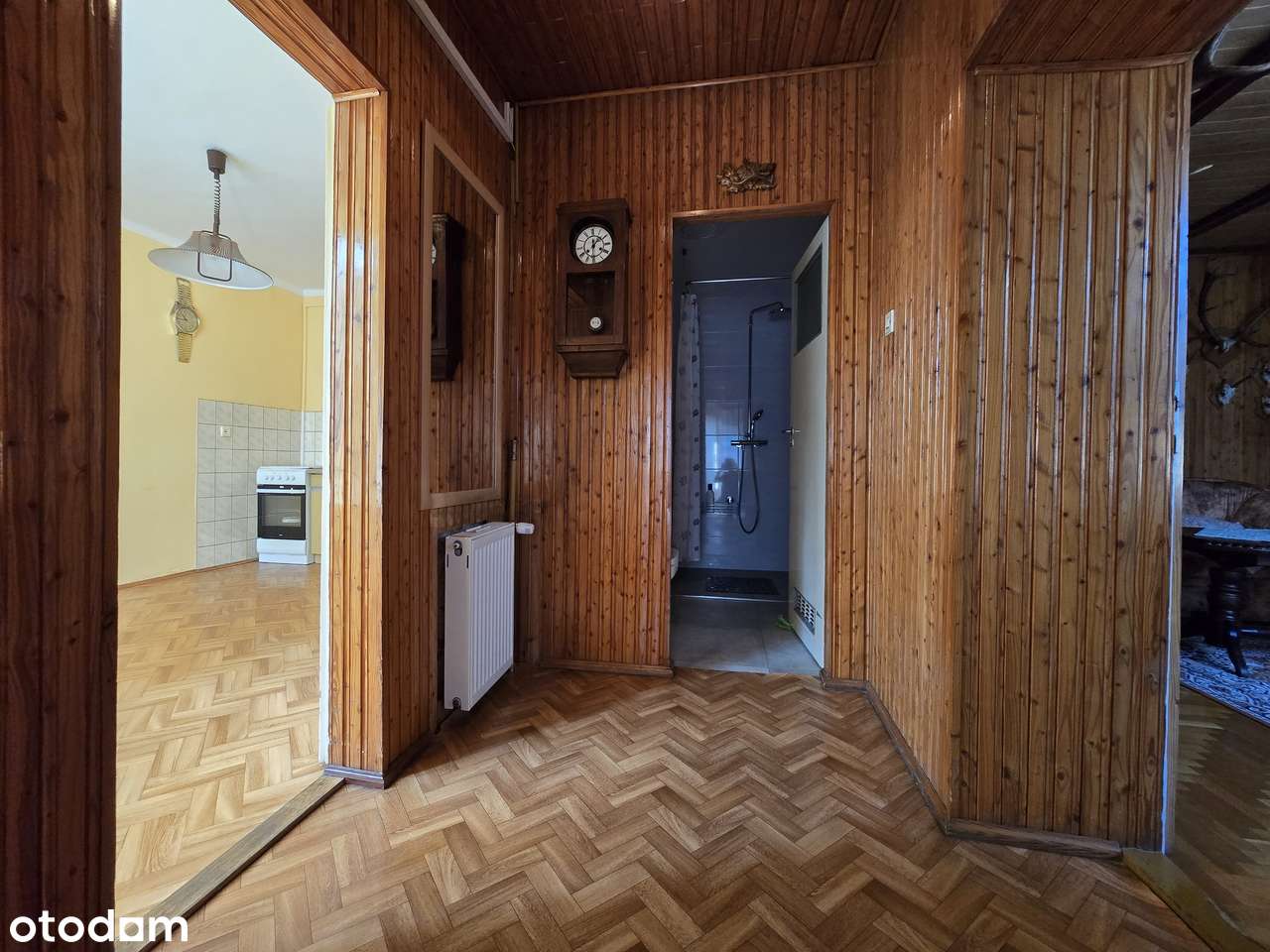 Bardzo zadbany dom do zamieszkania z pompą ciepła i panelami-11