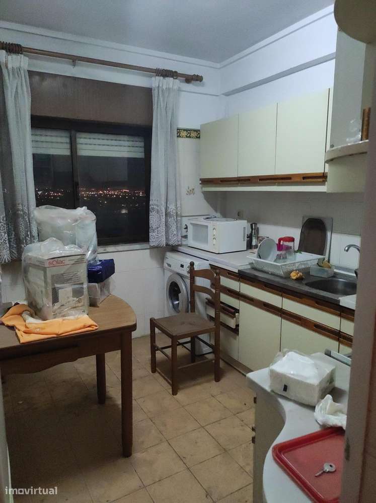 T3 com excelentes áreas na Brandoa - Grande imagem: 5/10