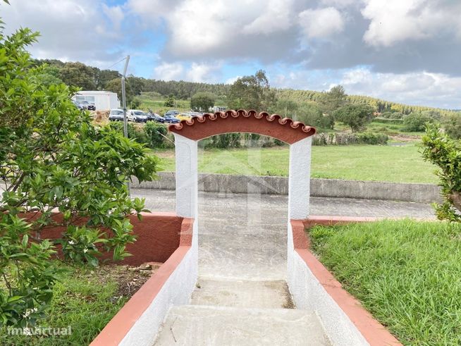Moradia T3 com Armazém e Terreno de 9 640m2 em Olho Marinho, Óbidos-5