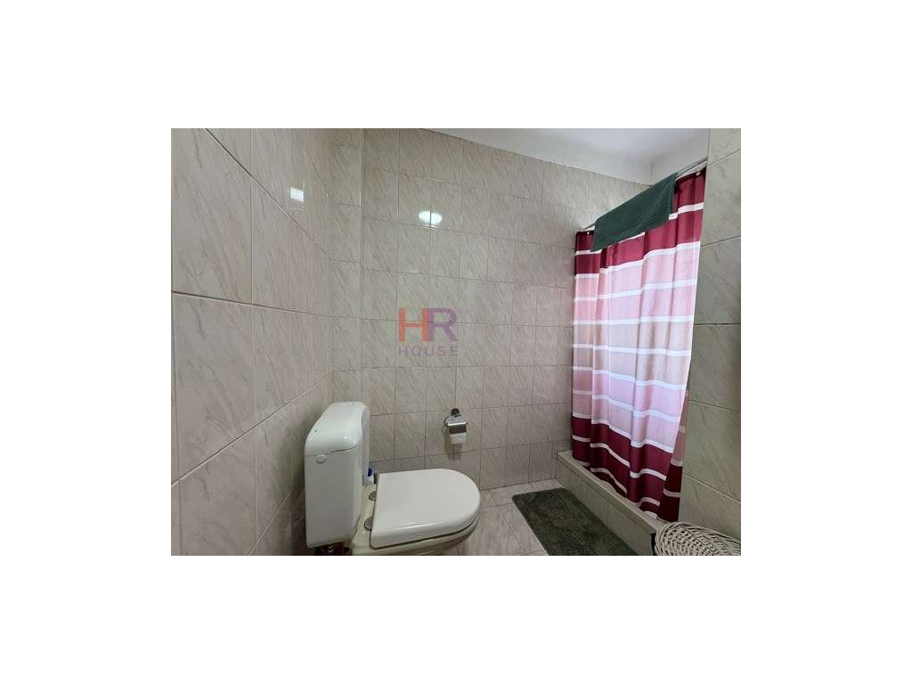 Vende-se Moradia Isolada M4+1 com garagem e jardim.-26