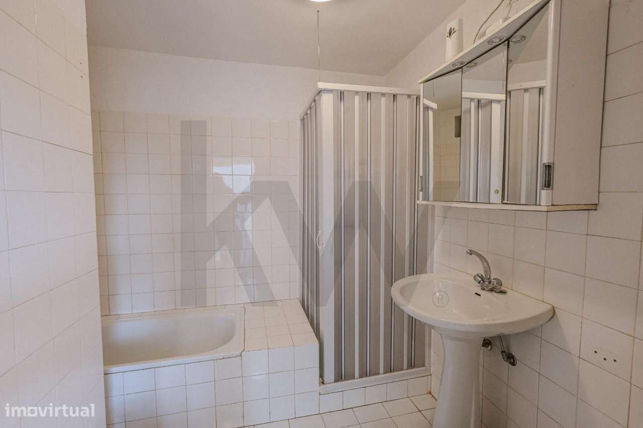 MORADIA  ESPAÇO EXTERIOR  E ZONA DE ESTACIONAMENTO PRIVATIVO-31