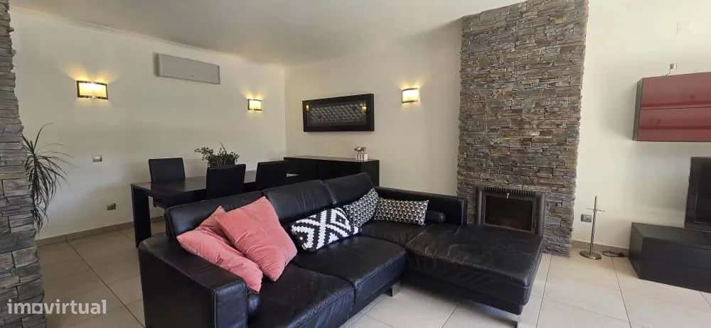 Moradia T5 com 4 Suítes, Piscina e Garagem em Zona Tranquila de Lagos - Grande imagem: 2/19