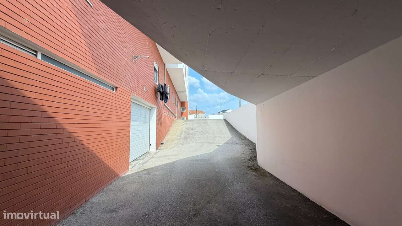 Garagem Fechada c/22 m² | Centro Rio Maior | Excelente Acessibilidade-11