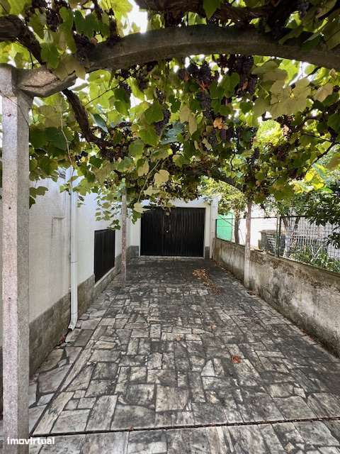 Moradia c/ Garagem, 692m2 de terreno, na Aroeira!-8