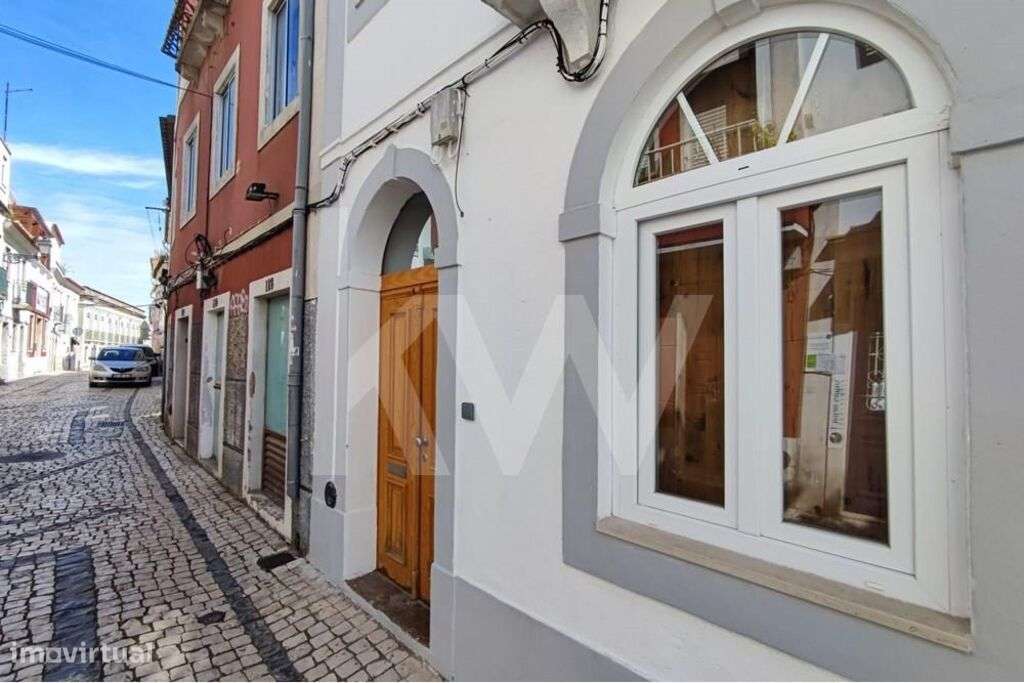 PRÉDIO NO CENTRO DE VILA FRANCA DE XIRA | REMODELADO | PROPRIEDADE TOT - Grande imagem: 4/6