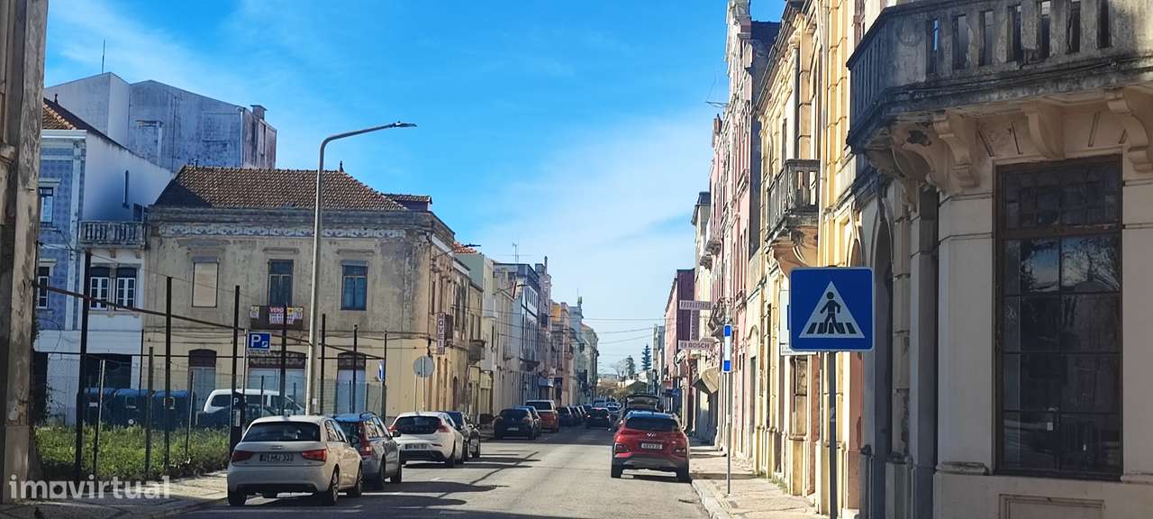 Prédio para Renovação Geral - Centro da Cidade - Rua Fernandes Tomás-5