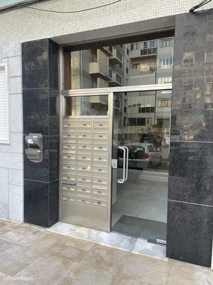 T2 Renovado com Vista Rio | Praça Dr. Ernesto Roma – Lisboa - Grande imagem: 4/5