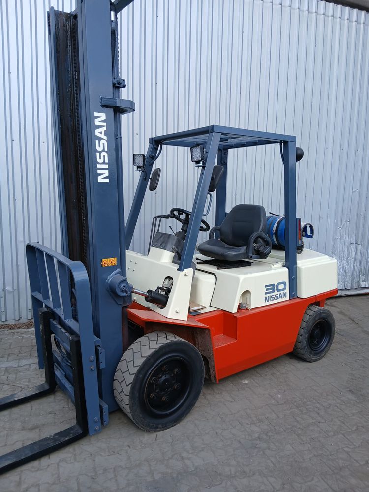 Nissan  wózek widłowy nissan 3,0 t przesuw boczny lpg 1999