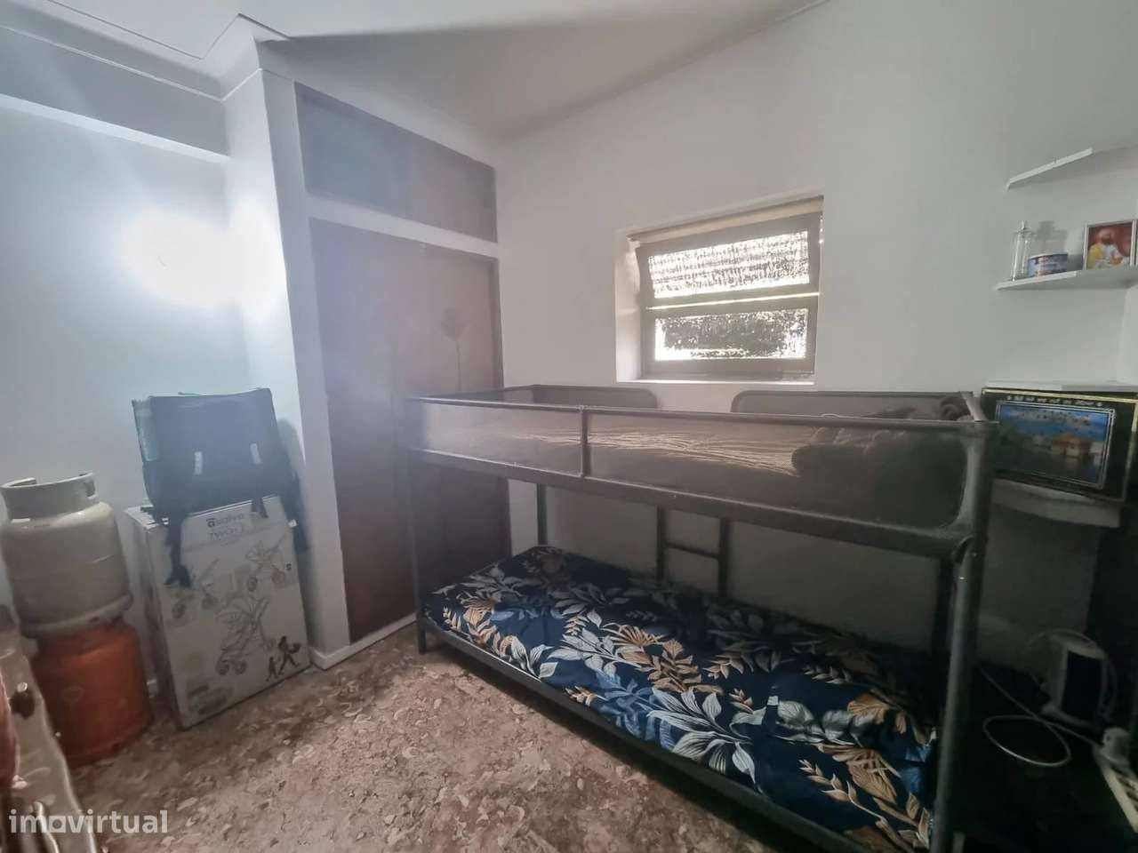 Prédio com 3 apartamentos T2, com Terraço e Jardim na Costa da Caparic-24