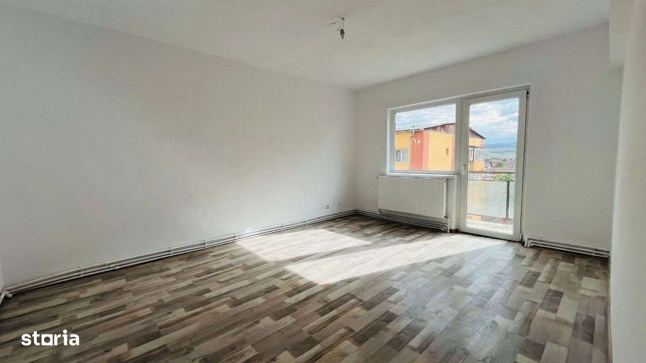 Apartament De Vanzare In Sebes, 4 Camere, Zona Centrala. Comision 0 - Imagine principală: 5/18
