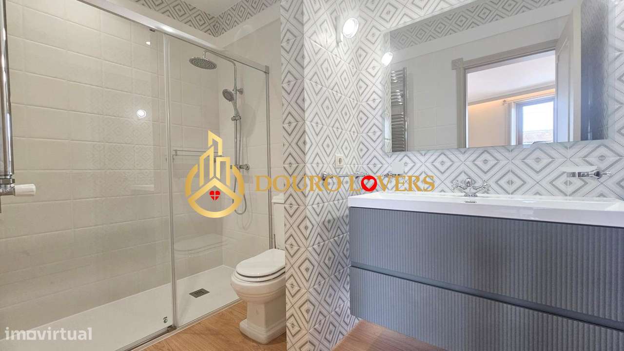 Moradia Elegante com 2 Suítes, Terraço e Garagem | Vila Nova de Gaia - Grande imagem: 4/35