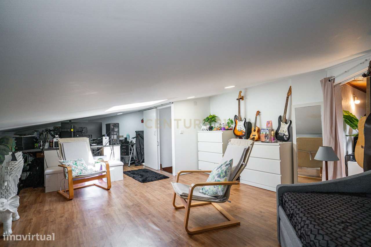 Apartamento Duplex T3+2 com Garagem Box-27