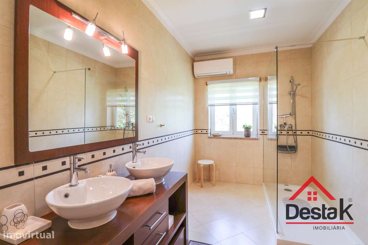 Fantástica Moradia isolada V4 em Lordosa, Viseu-26