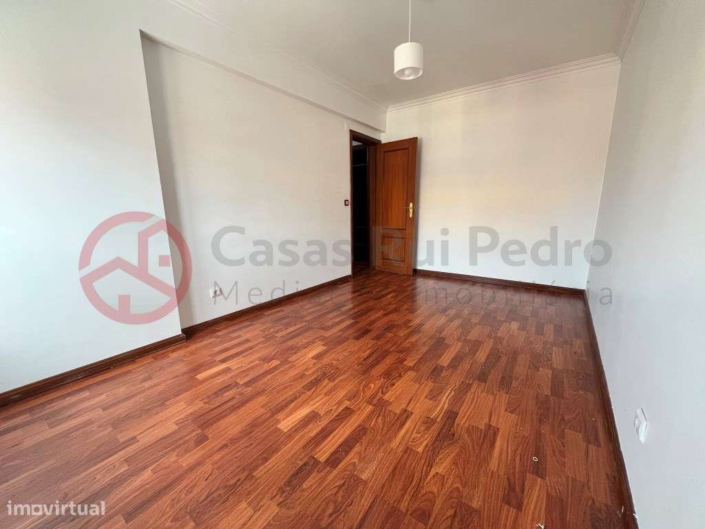 Apartamento T3 com garagem e arrecadação em Santa Marta do Pinhal, ...-32