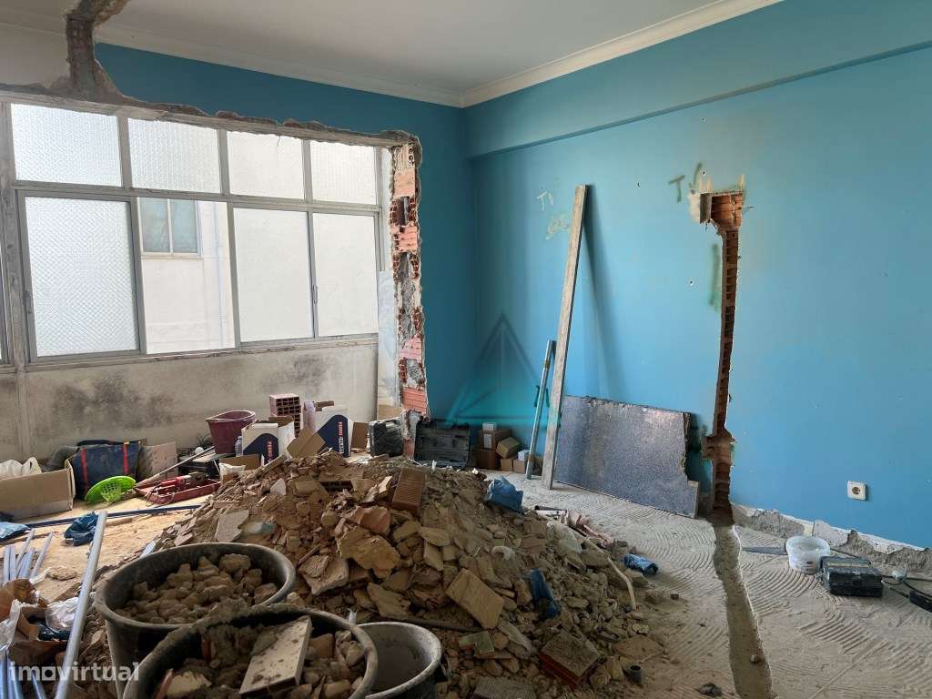 Apartamento T3 em remodelação Cova da Piedade situado num 2º andar ...-2