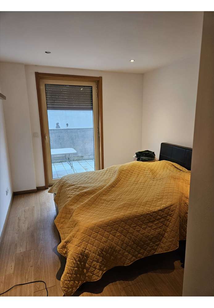 T2 rés do chão com excelente terraço - Grande imagem: 5/7