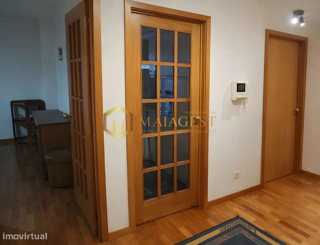 T1 Mobilado em Condomínio Fechado com Jardins e Court de Ténis - Grande imagem: 3/10