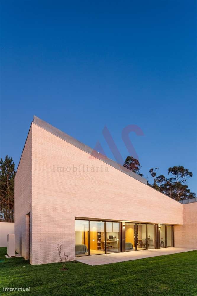 Moradia V4+1 como nova, com 3 suítes, perto da praia - Grande imagem: 5/43