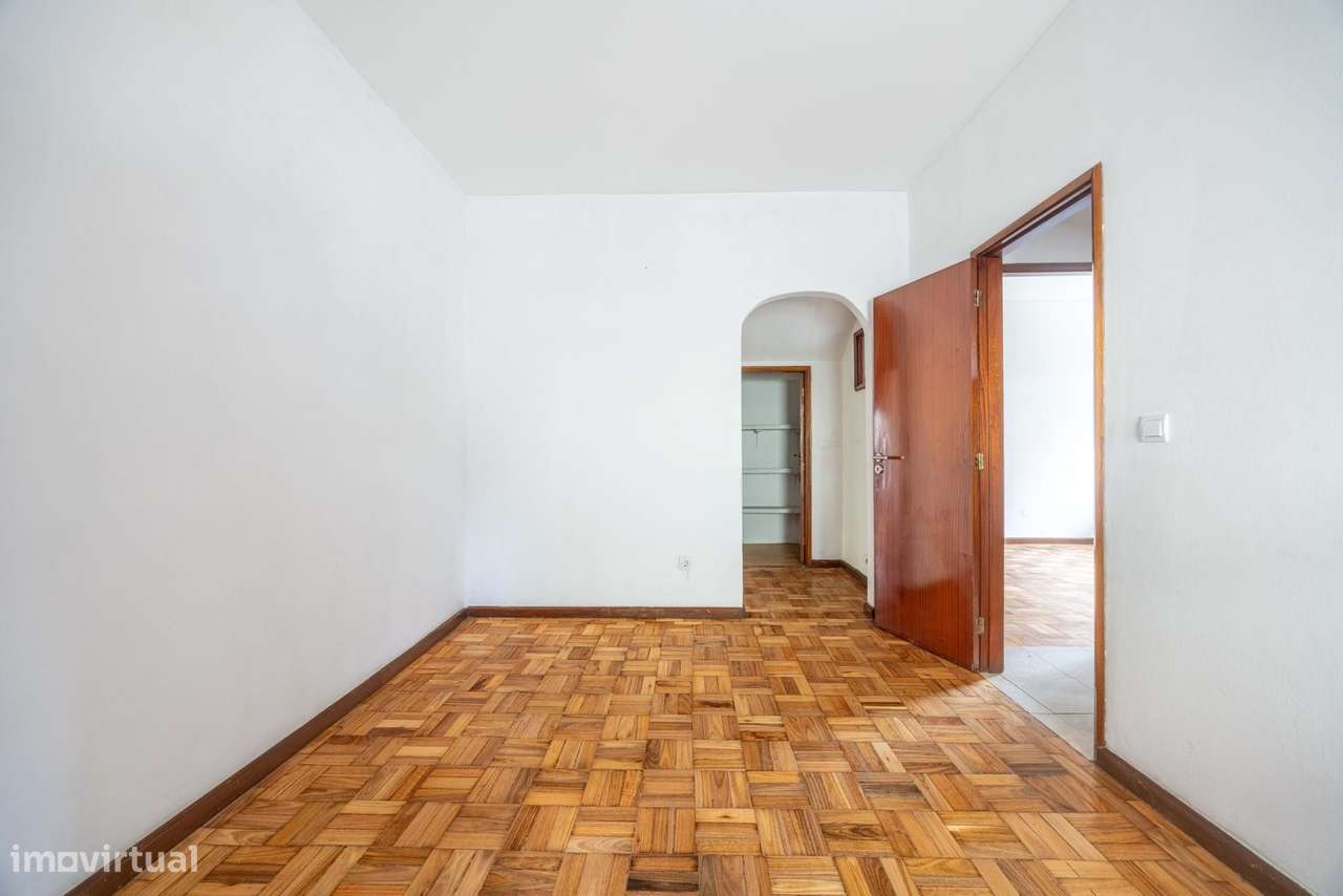 Andar Moradia T2 | Renovado | Terraço | 3 Frentes | Garagem-7