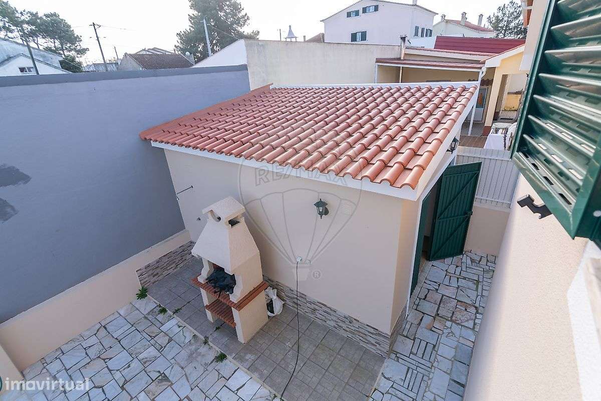 Moradia isolada T2+2 para venda na Quinta do Conde-38