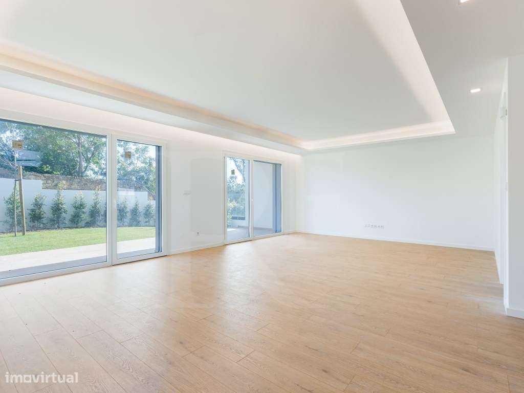 Moradia T4 moderna com piscina privativa e acabamentos premium em C... - Grande imagem: 2/21