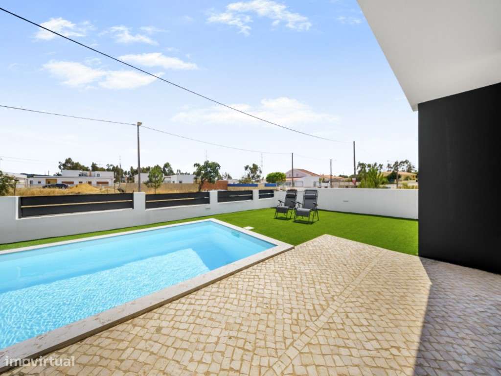 Moradia T3 Isolada com Piscina-29