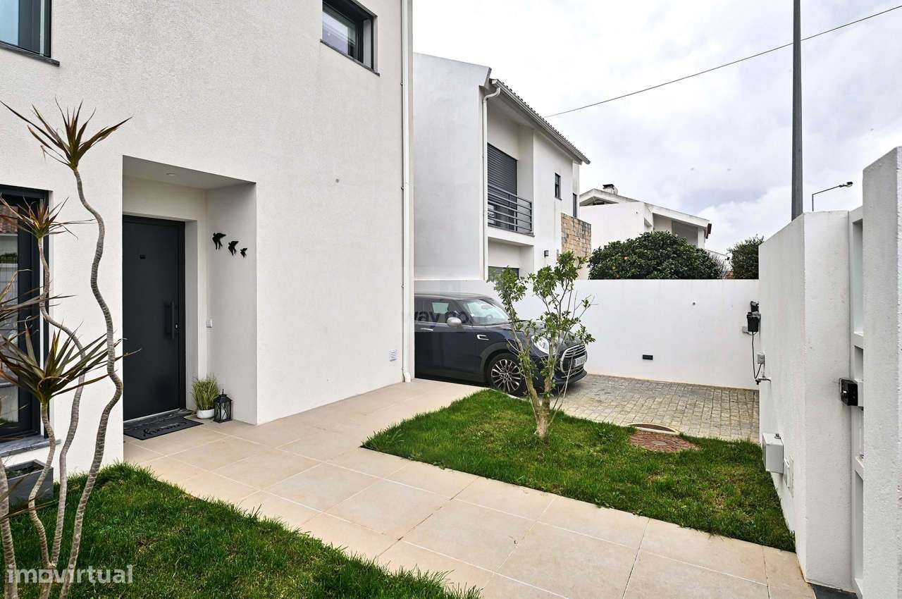 Moradia T4 | Construção contemporânea | Trajouce | São Domingos de Ran-33