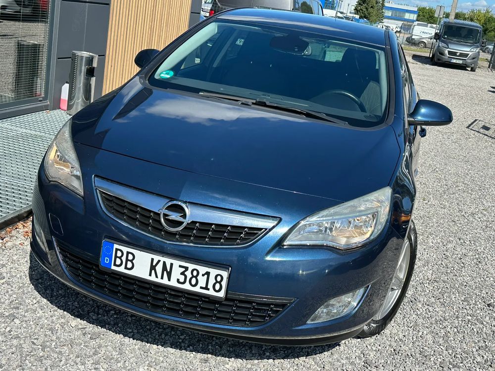 Opel Astra J (2009-2019) 1.7 CDTI DPF ecoFLEX TourerStart/Stop 150 Jahre 2011